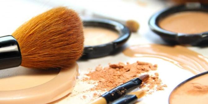 Foundation diikuti bedak tabur