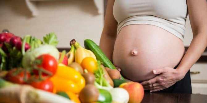 15 Makanan Sehat Bernutrisi untuk Ibu Hamil Demi Perkembangan Janin