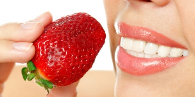 Menggosok Dengan Strawberry