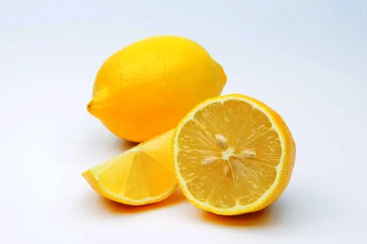 Memutihkan Ketiak Hitam Air Lemon