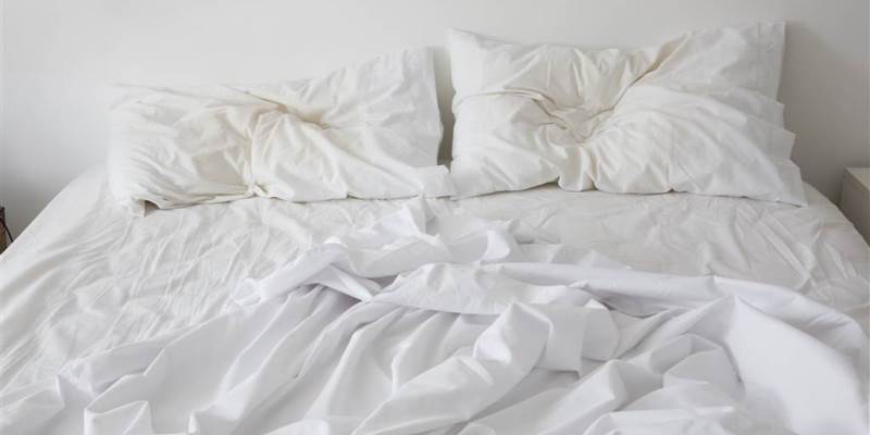 Seprai dan Sarung Bantal Kotor