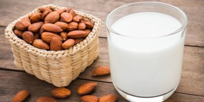 Masker Almond dan Susu Murni