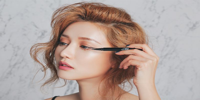 Eye Liner dan Maskara