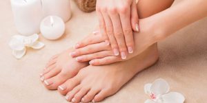 10 Cara Memutihkan Kulit Kaki & Tangan Secara Alami
