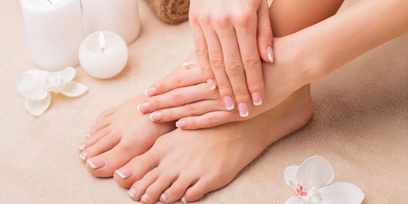 10 Cara Memutihkan Kulit Kaki & Tangan Secara Alami