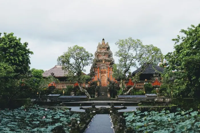 Sejarah Mendalam Pura Taman Saraswati di Ubud, Bali