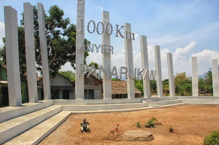Monumen 1000 km Anyer Panarukan