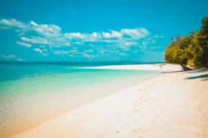 Pantai Indah di Maluku