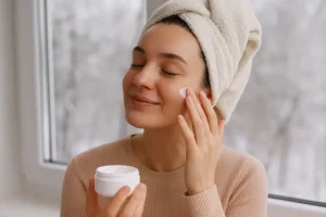 Tips Mengembalikan Kelembapan Kulit Kering di Cuaca Dingin